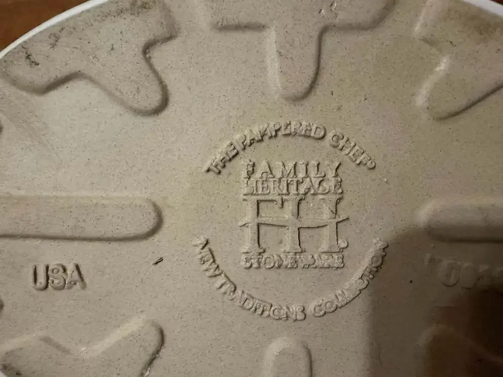 Pampered Chef Family Heritage Traditions Small Oval Baker Stoneware